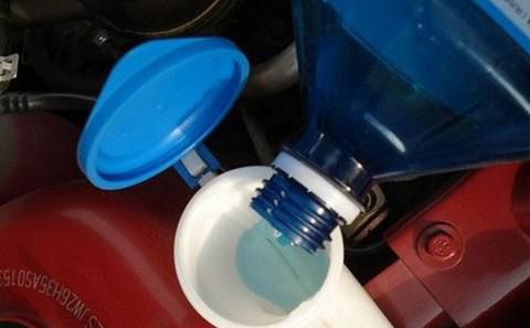 液體玻璃水消泡劑愛車人士要注意