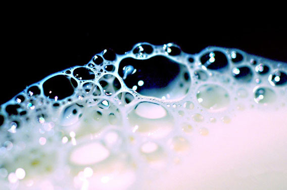 通用有機硅消泡劑有效解決各類工業產生的泡沫問題