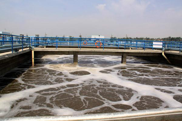 中聯(lián)邦生化池消泡劑，一個字“服”