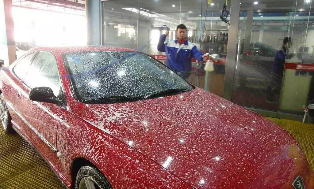 洗車成本高？汽車洗滌用消泡劑，讓你省水省利！
