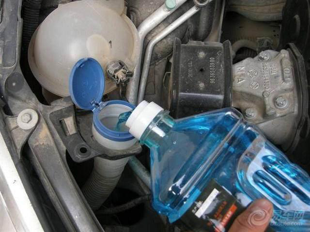 想要避免玻璃水產(chǎn)生泡沫？來看下玻璃水起泡的原因到底是什么?玻璃水消泡劑又能起到什么作用？