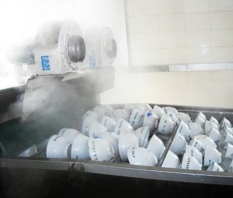 同行絕不會(huì)告訴你，餐具清洗中起泡不使用餐具清洗消泡劑危害會(huì)有多大！